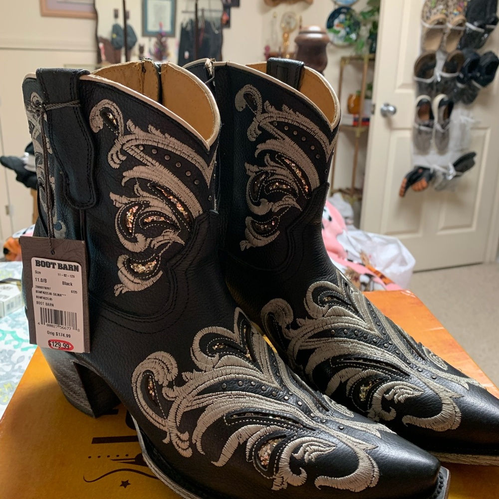 Shyanne Black Leather Boots